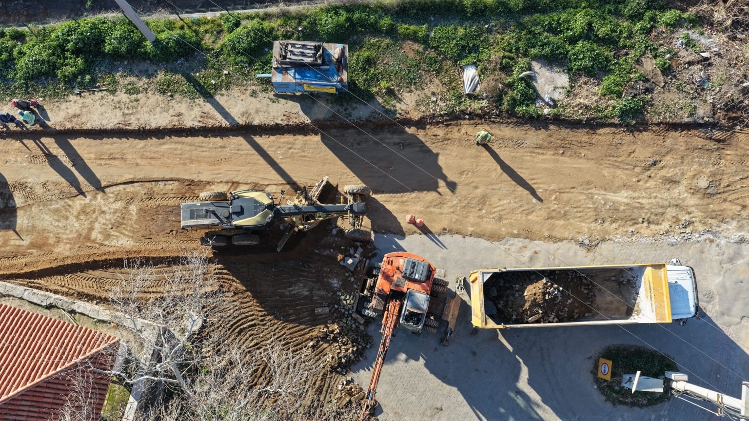 Aydın B&uuml;y&uuml;kşehir Belediyesi Efeler&rsquo;in yollarını yeniliyor

