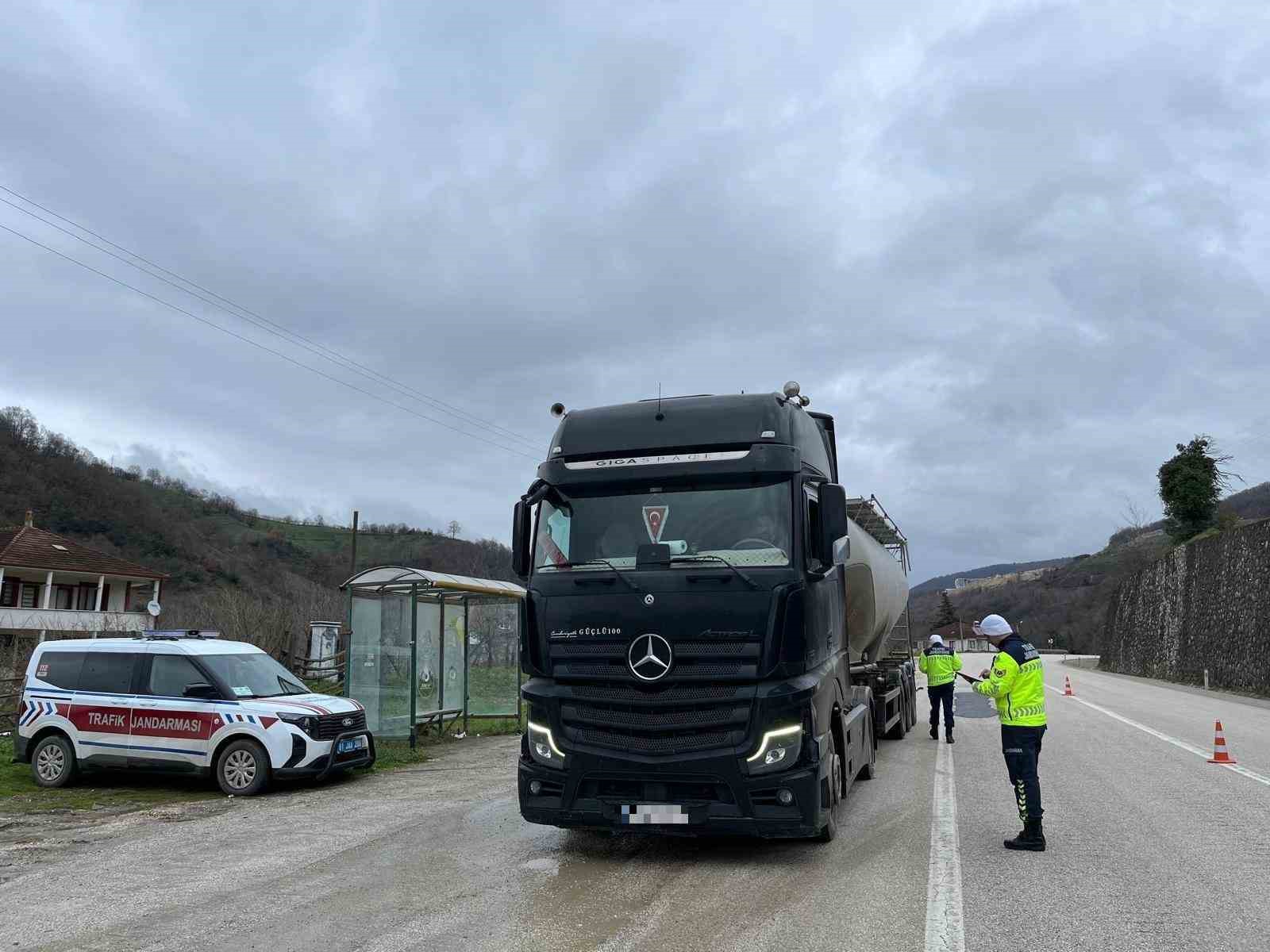 Köylerde 6 bin araç denetlendi
