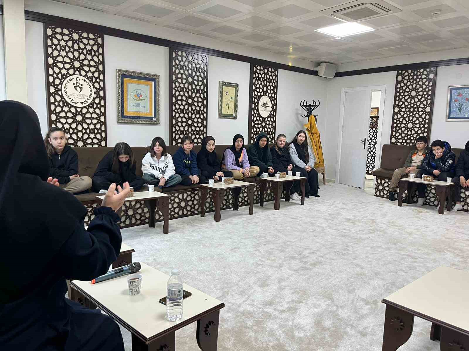 Ortaokul &ouml;ğrencileri gen&ccedil;lik merkezini sevdi
