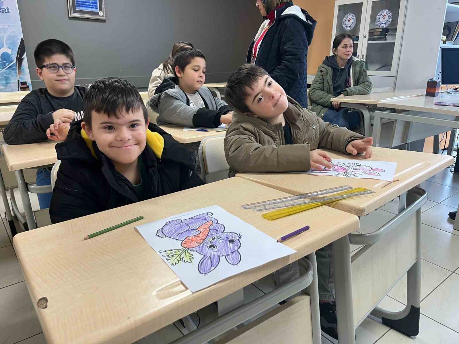 &Ouml;zel bireyler g&ouml;n&uuml;llerince eğlendi
