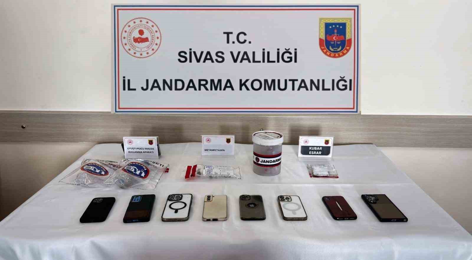 Sivas’ta eş zamanlı uyuşturucu operasyonu: 5 tutuklama
