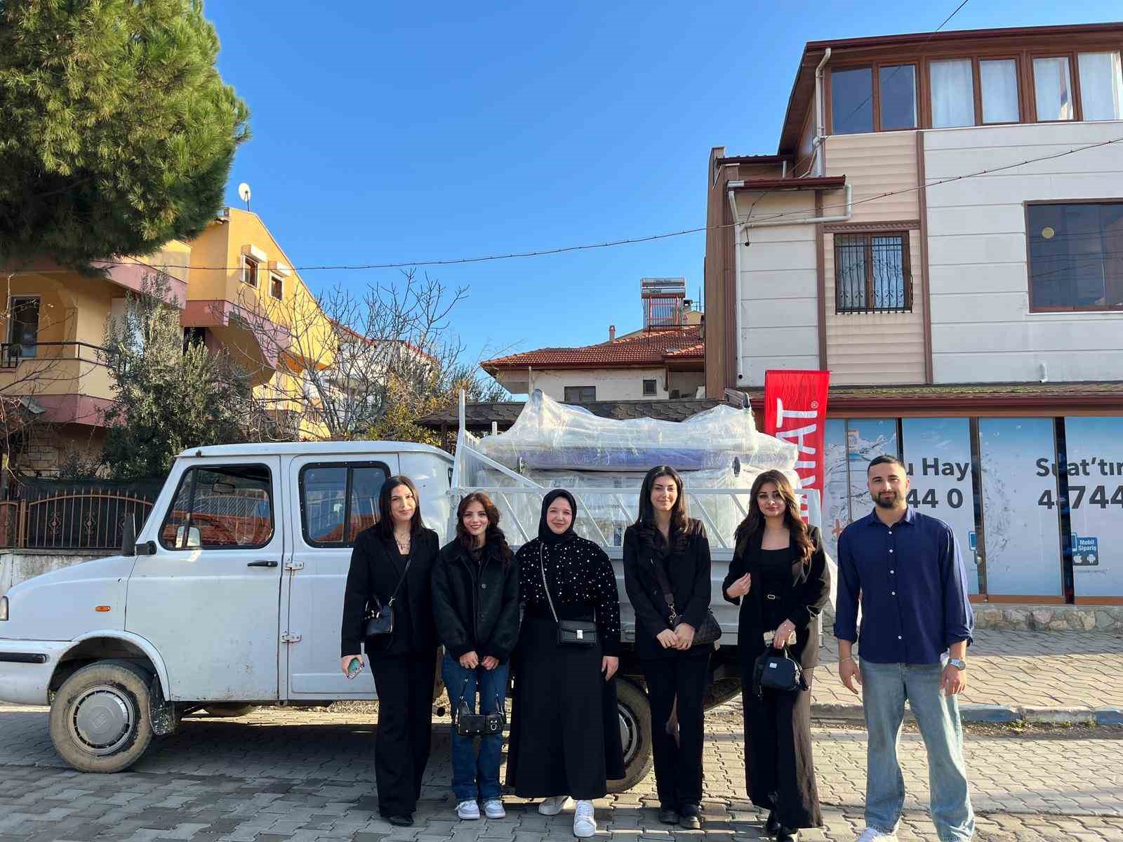 &Uuml;niversitelilerden Hastalara Y&ouml;nelik Yatak ve Medikal Destek Kutusu
