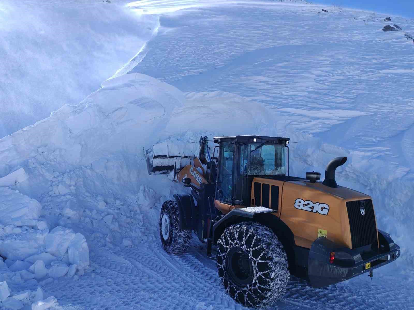 Elazığ’da kapalı 115 köy yolunda çalışmalar sürüyor