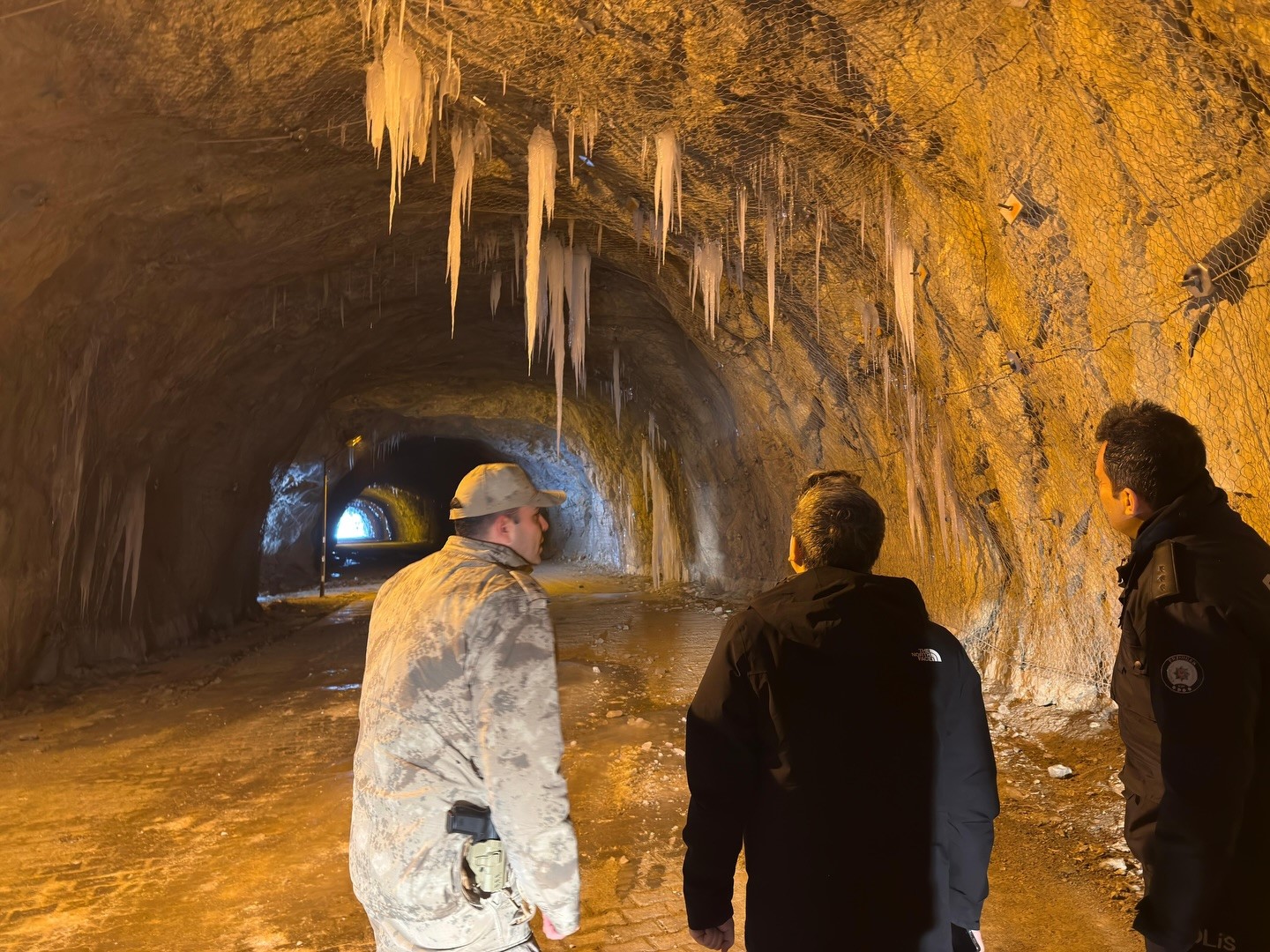 Kemaliye&rsquo;de kar ve buzlanmaya karşı tedbirler artırıldı
