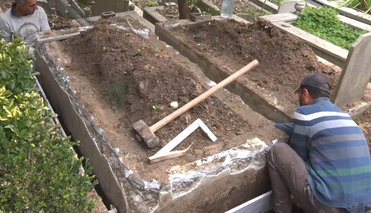 G&uuml;ng&ouml;ren&rsquo;de bı&ccedil;aklanarak &ouml;ld&uuml;r&uuml;len Atlas &Ccedil;ağlayan&rsquo;ın mezarı yapılıyor
