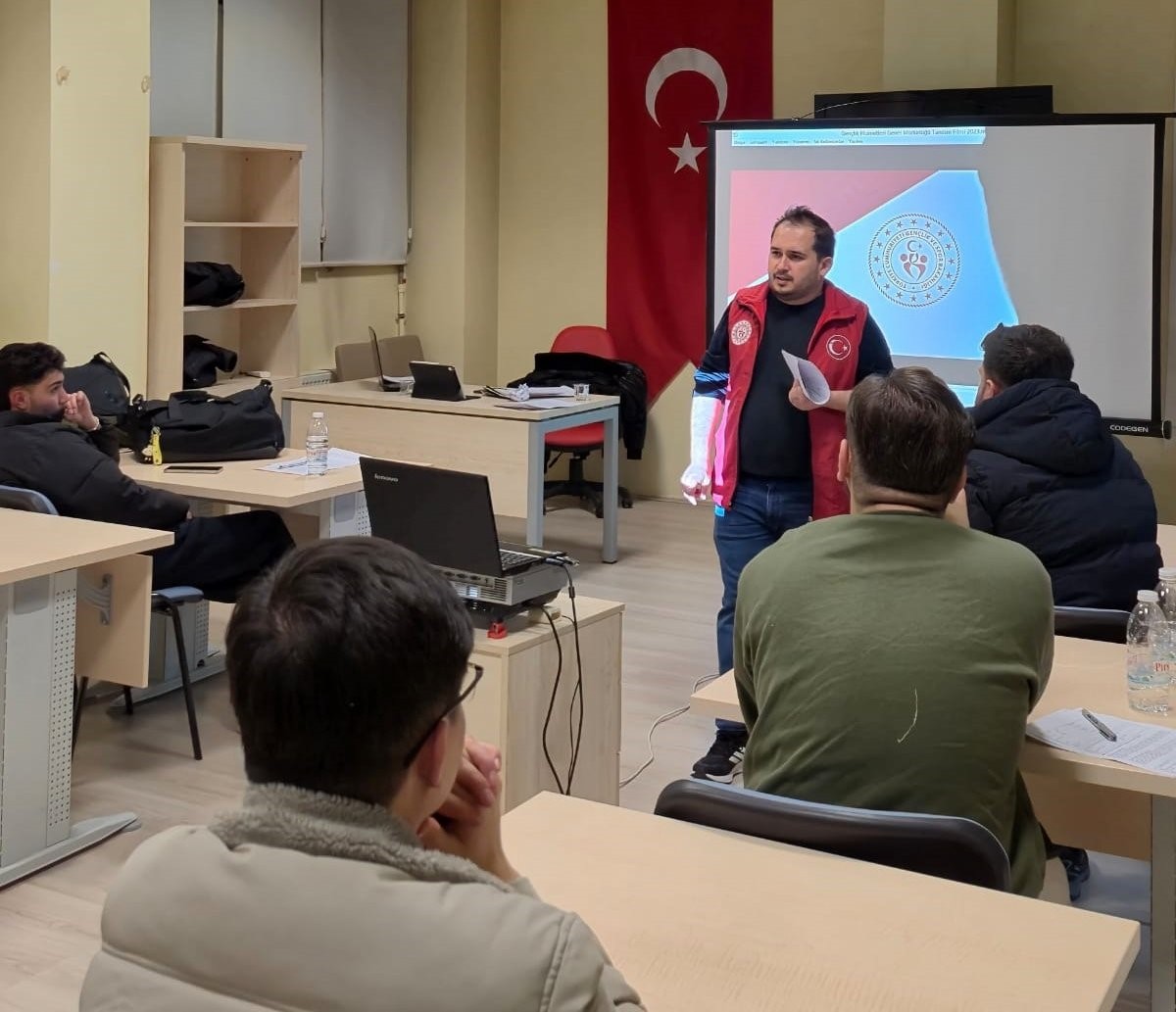 Gen&ccedil;lik ve Spor Bakanlığı&rsquo;nın gen&ccedil;lik projeleri Menteşe&rsquo;de &ouml;ğrencilere anlatıldı
