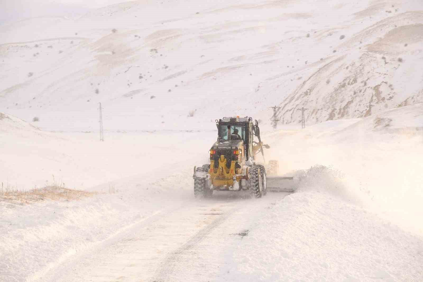 Ağrı&rsquo;da 110 k&ouml;y yolu ulaşıma kapandı
