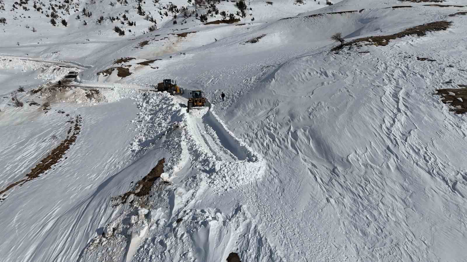 Siirt&rsquo;te 146 k&ouml;y yolu ulaşıma a&ccedil;ıldı
