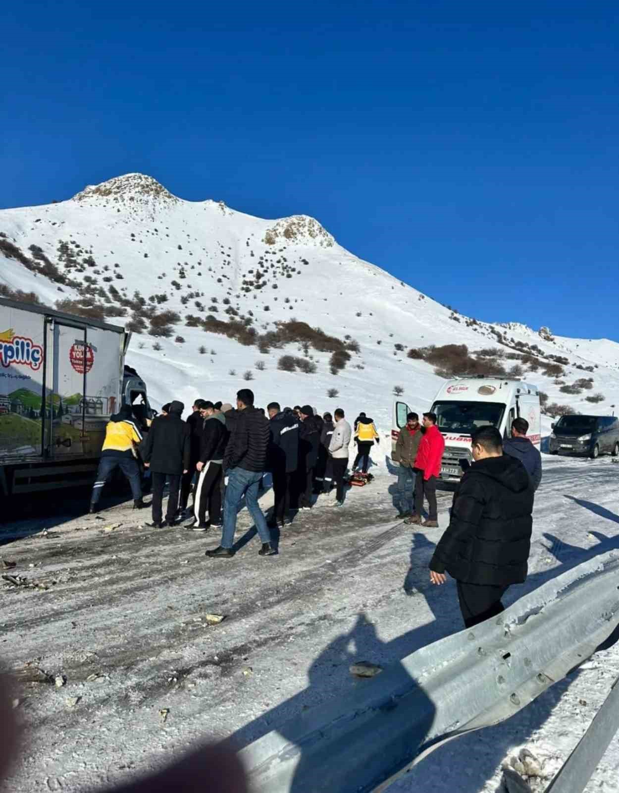 Tutak&rsquo;ta trafik kazası &ccedil;ok sayıda yaralı var
