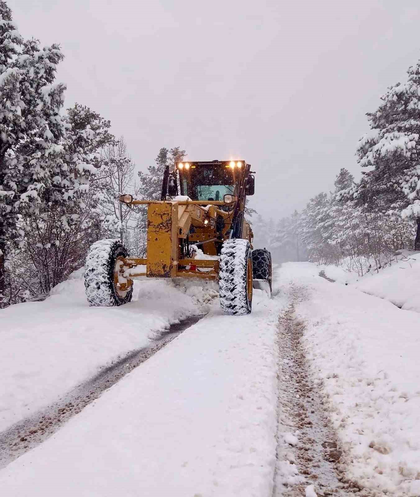 Giresun’da 152 köy yolunu ulaşıma açma çalışmaları sürüyor