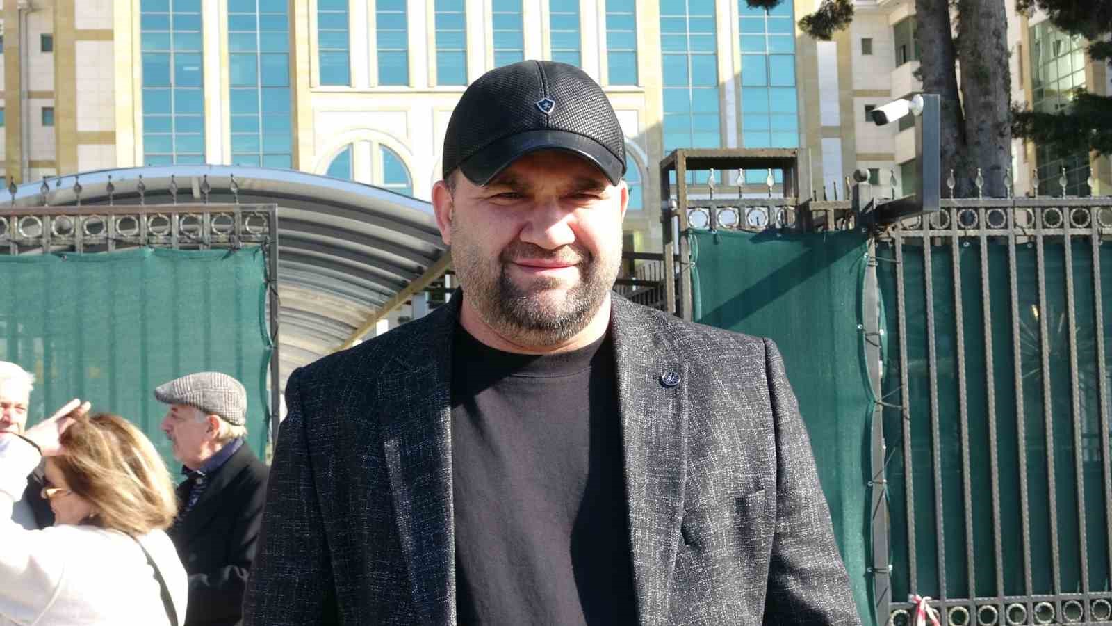 6 yıl s&uuml;ren boşanma davası sonu&ccedil;lanır sonu&ccedil;lanmaz Afrika&rsquo;da 8 adet adak ko&ccedil; kestirdi
