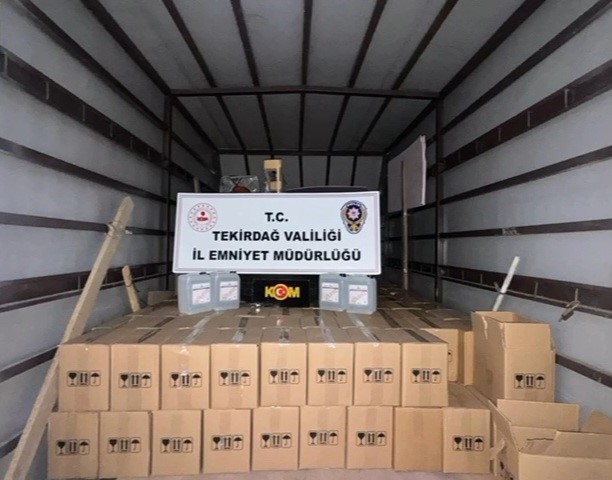 Tekirdağ’da kaçakçılığa darbe: Tonlarca kaçak ürün ele geçirildi, 18 şüpheli gözaltında