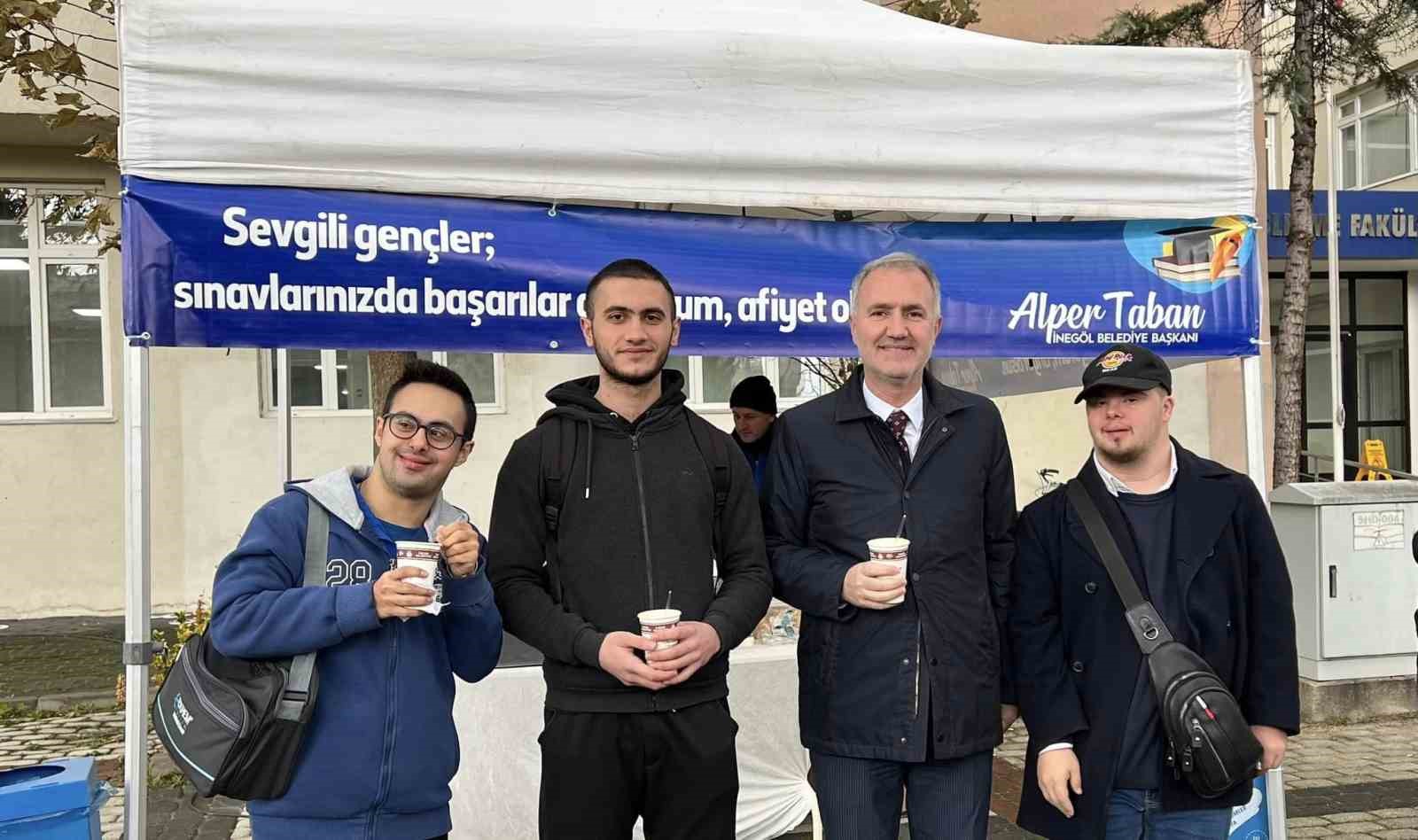 İneg&ouml;l Belediyesi&rsquo;nden &ouml;ğrencilere &uuml;cretsiz &ccedil;orba ikramı
