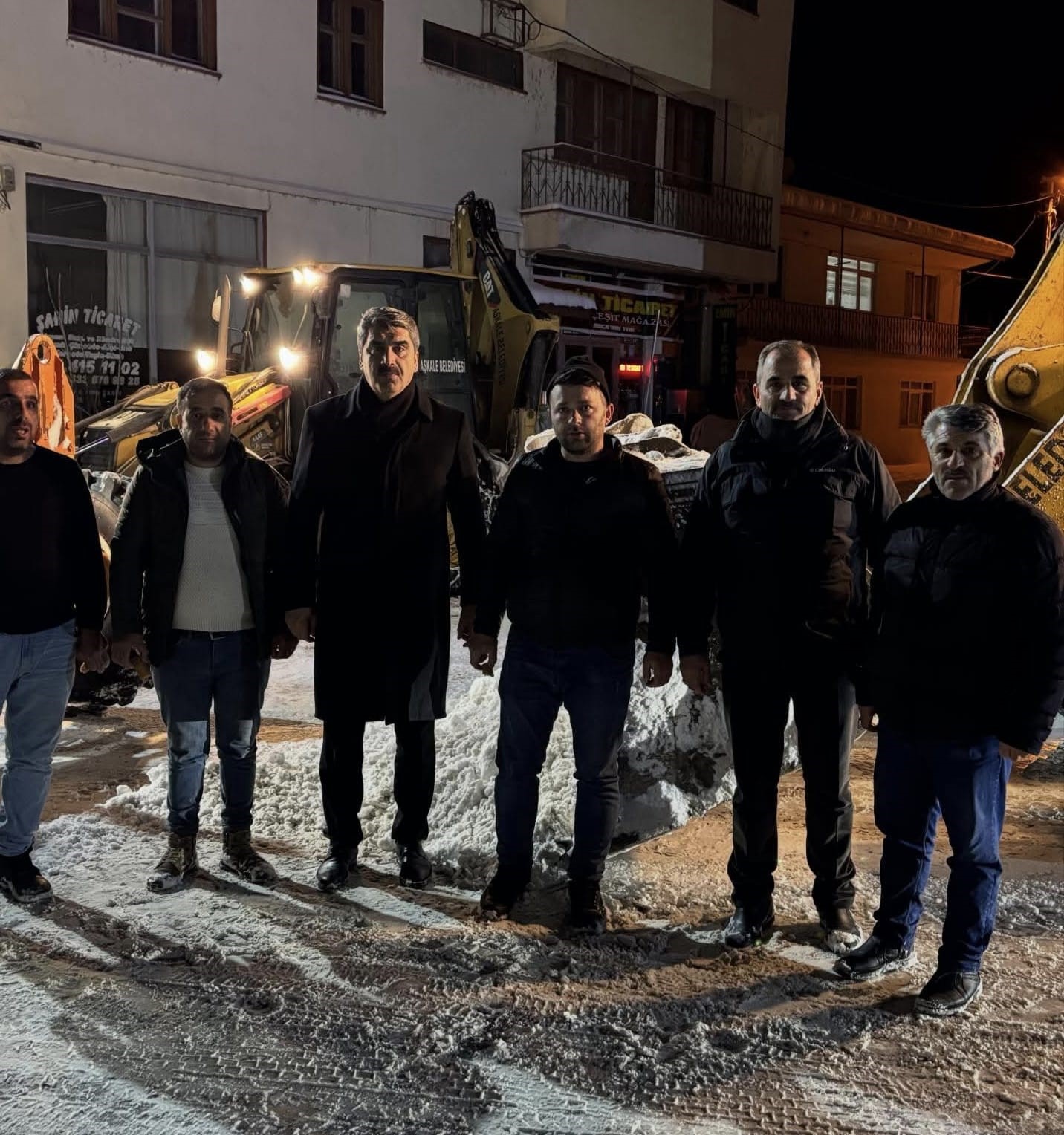 Aşkale&rsquo;de kar temizleme &ccedil;alışmaları son s&uuml;rat devam ediyor
