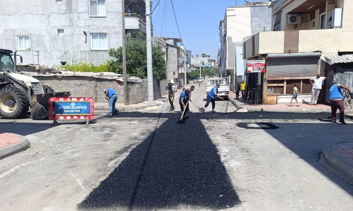 Akdeniz&rsquo;de 65 mahallede kesintisiz yol &ccedil;alışması
