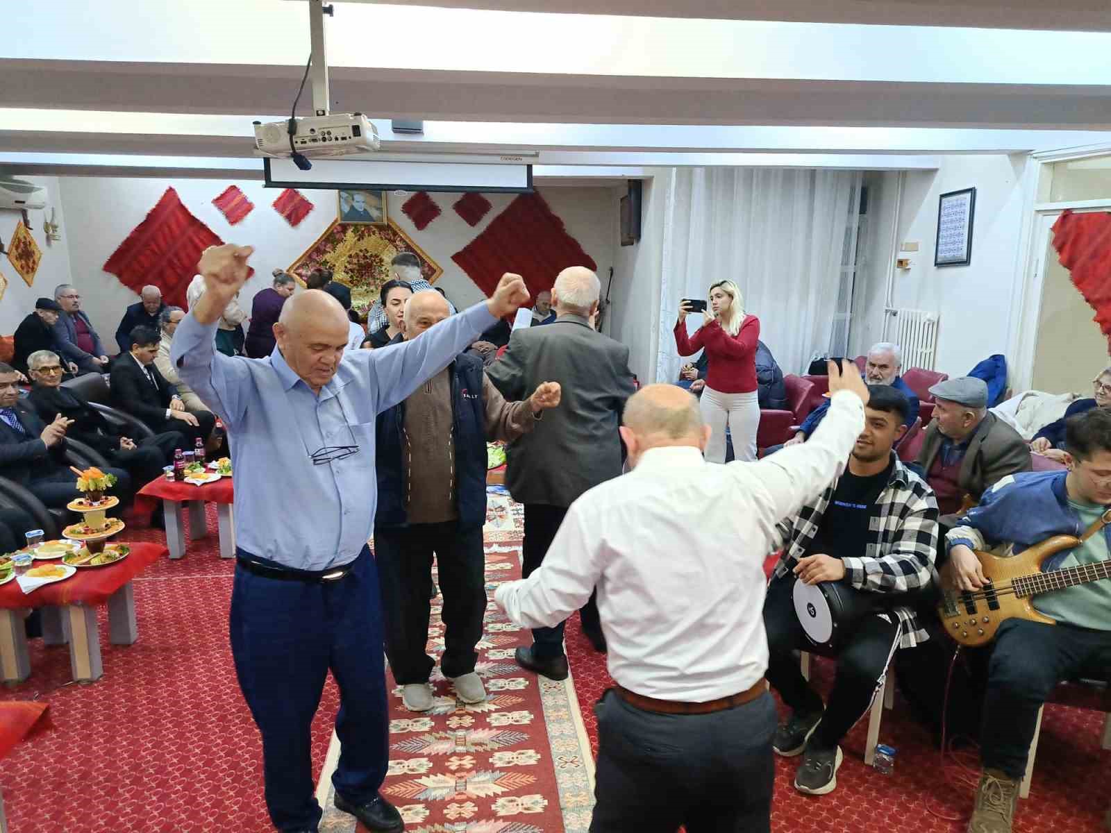 Edirne&rsquo;de huzurevinde sıra gecesi: G&ouml;n&uuml;ller bir oldu, y&uuml;zler g&uuml;ld&uuml;
