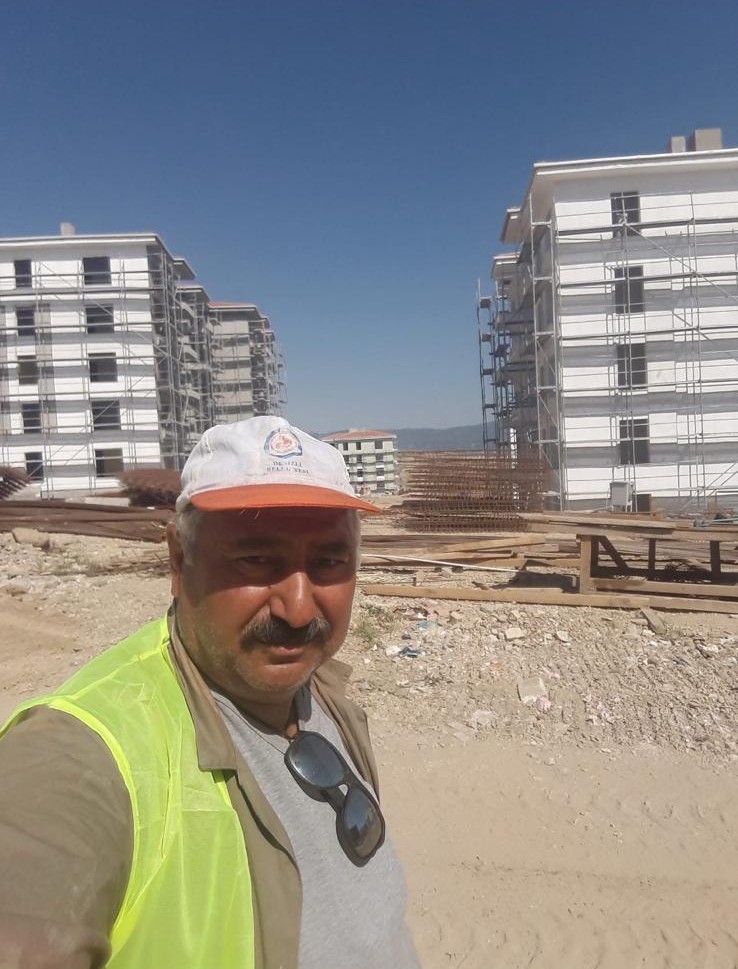 Denizli&rsquo;de 5. kattan asans&ouml;r boşluğuna d&uuml;şen iş&ccedil;i hayatını kaybetti
