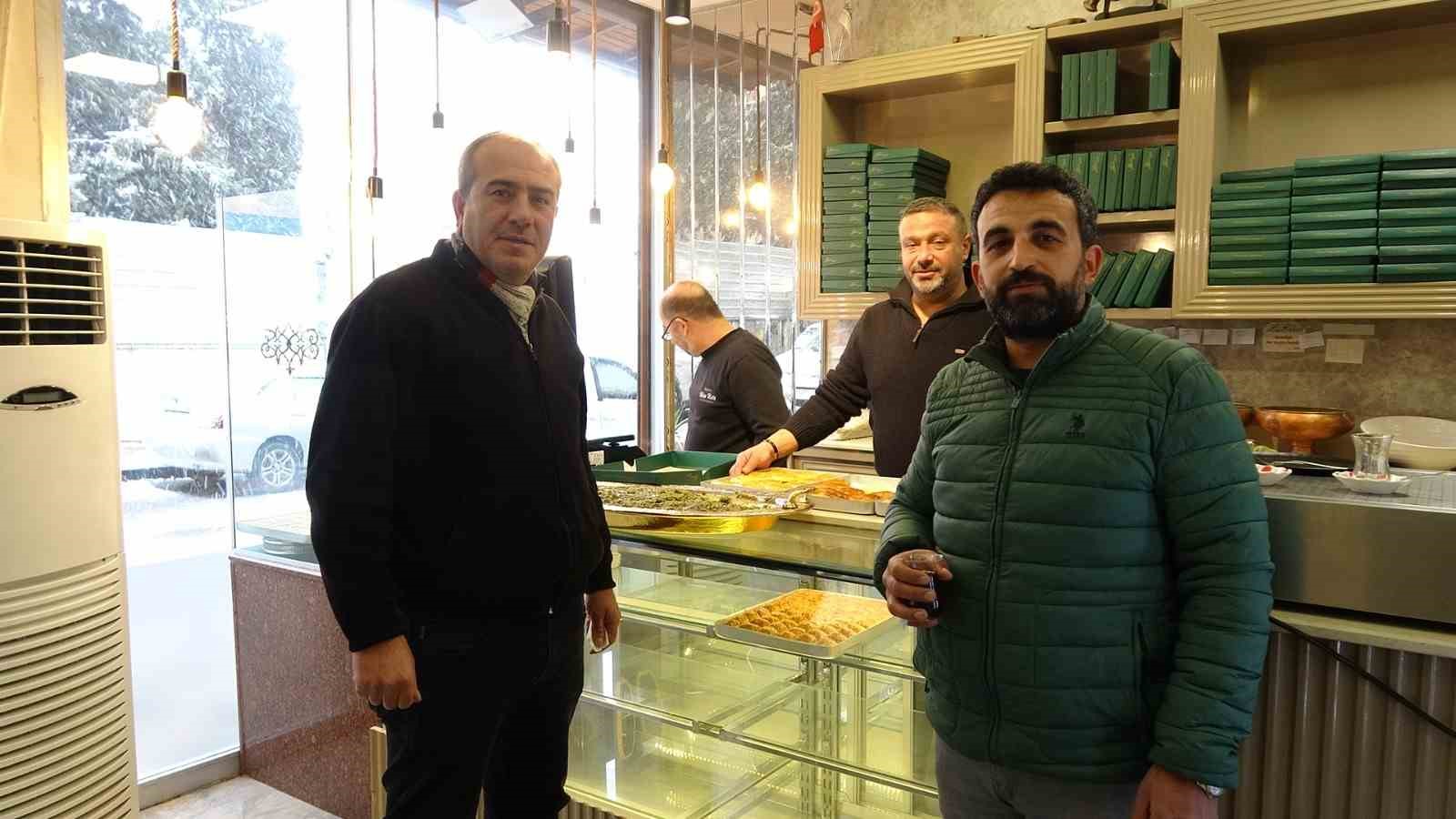 Kilis&rsquo;te 37 yıllık ustadan &rsquo;burger tatlı&rsquo;
