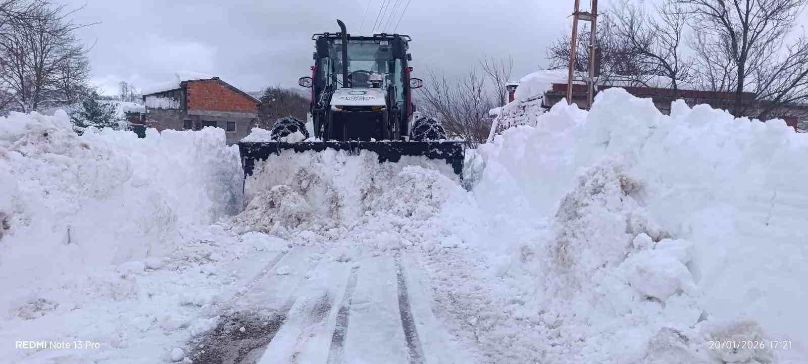 Ordu’da kardan kapanan 692 mahalle yolu 1 günde ulaşıma açıldı