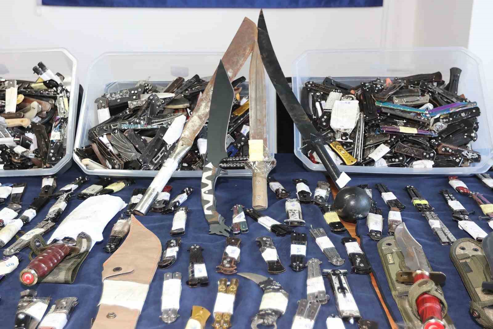 Muğla otogarlarında bir yılda cephanelik gibi bı&ccedil;ak ve silah ele ge&ccedil;irildi
