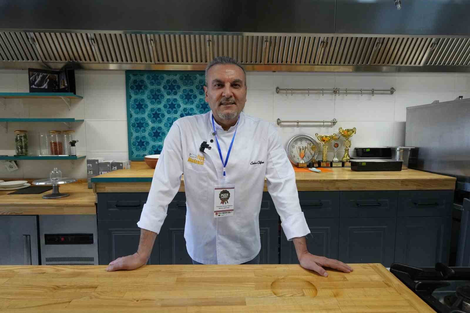 Şampiyon şeften uygulamalı pizza eğitimi
