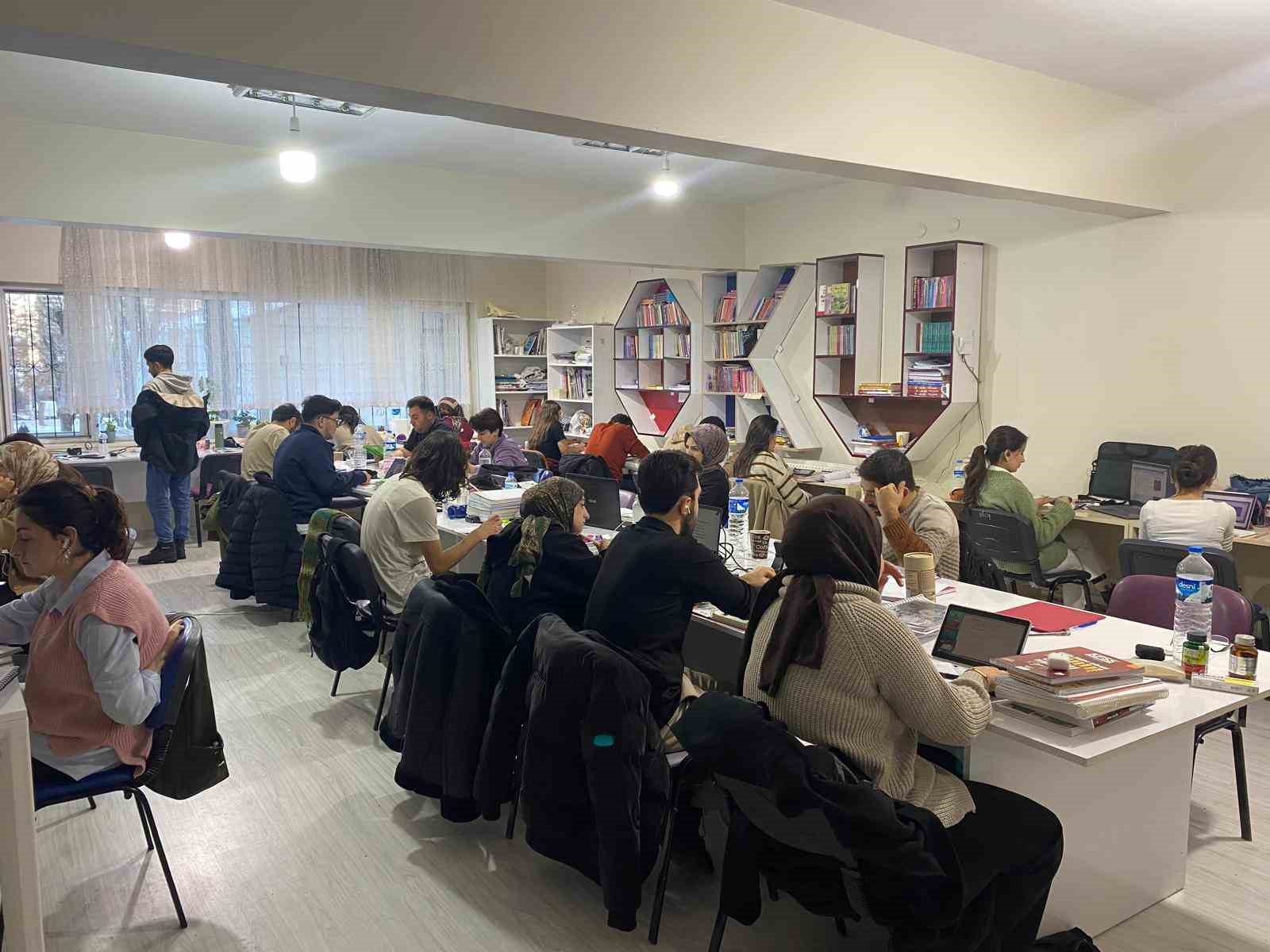 Tatvan SYDV, 2025&rsquo;te yardımlar ve sosyal projelerle g&ouml;n&uuml;llere dokundu
