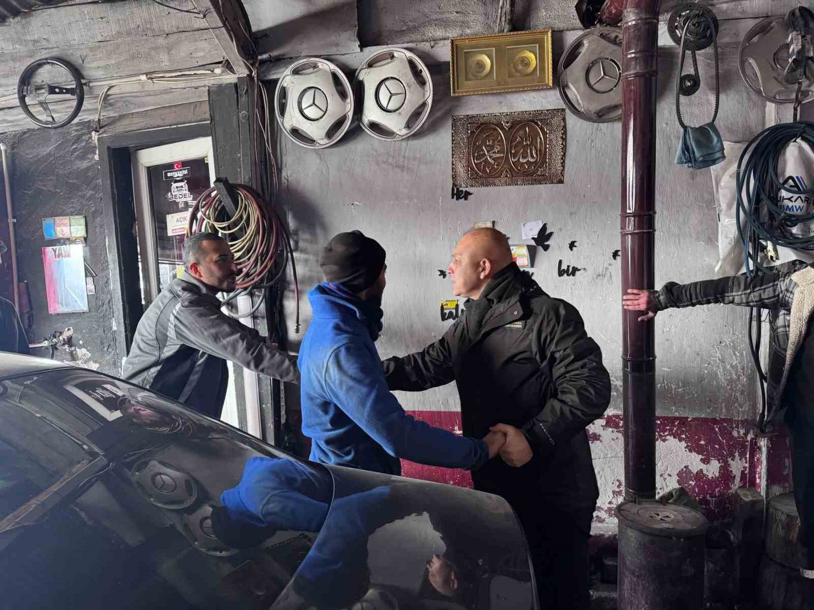 Başkan &Ouml;nal esnaf ve vatandaşlarla istişarede bulundu
