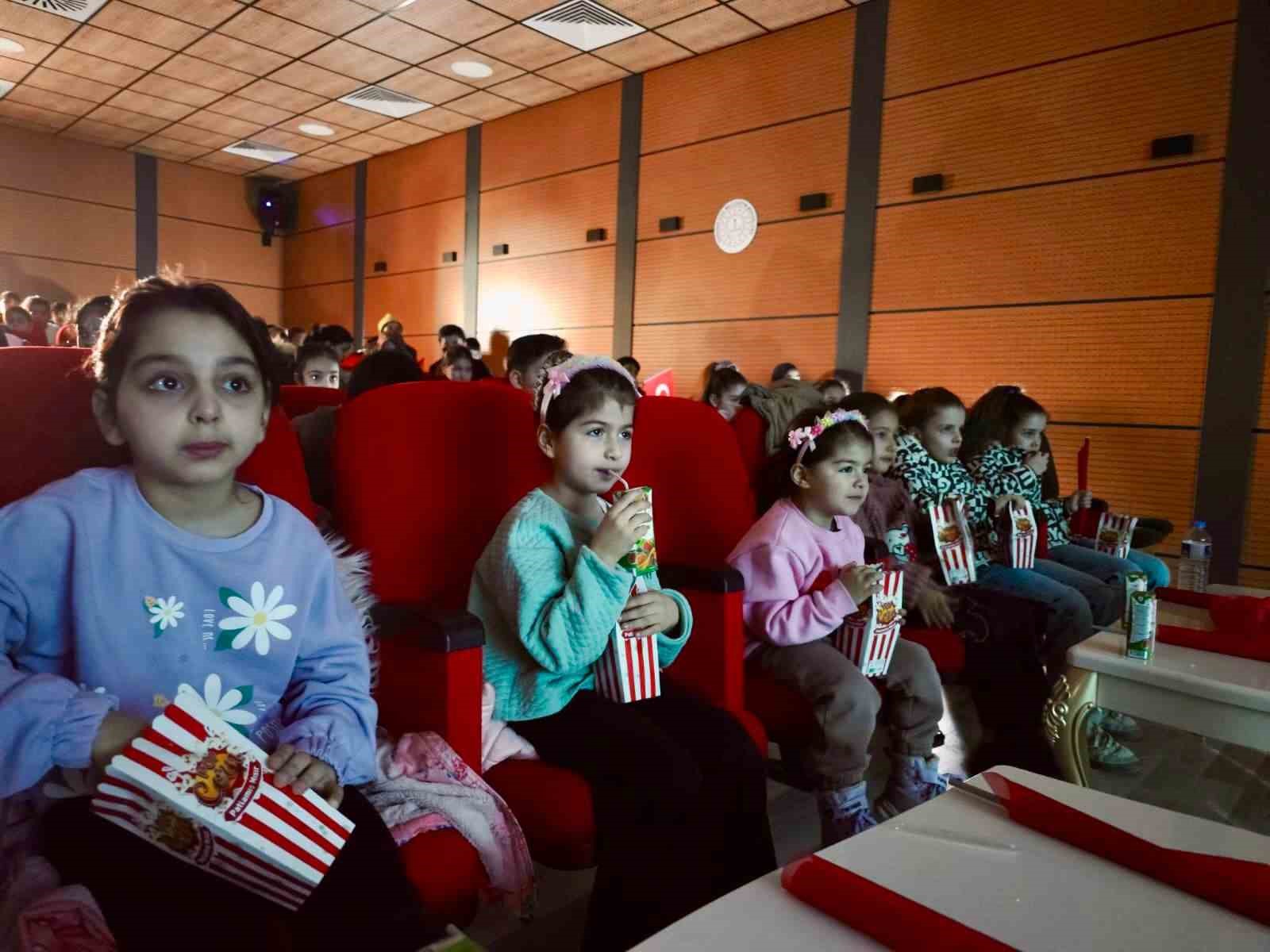 Darende&rsquo;de &ccedil;ocuklar i&ccedil;in "&Ccedil;ocuk Sinema G&uuml;nleri" başladı
