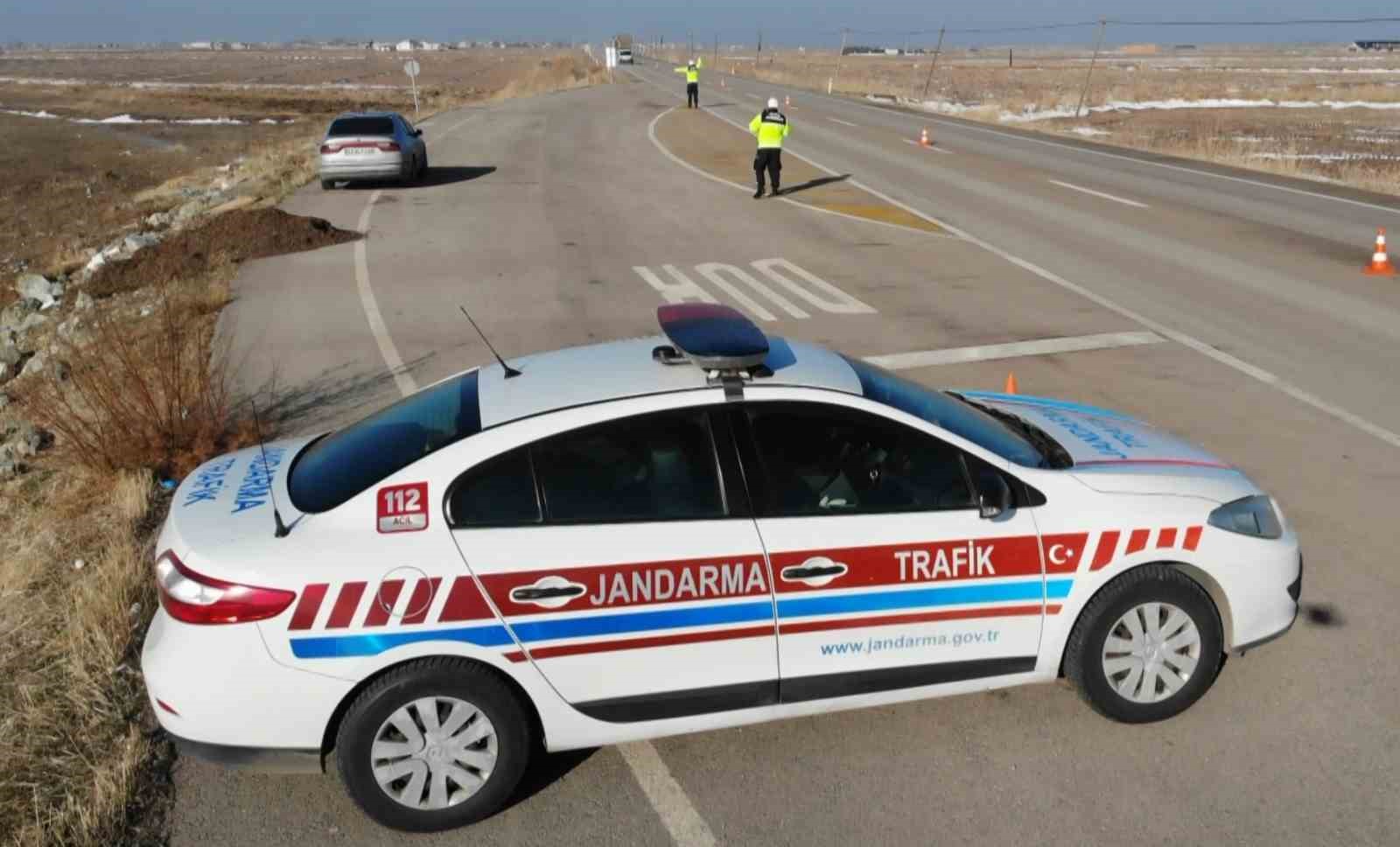 Aksaray&rsquo;da kış lastiği denetimi
