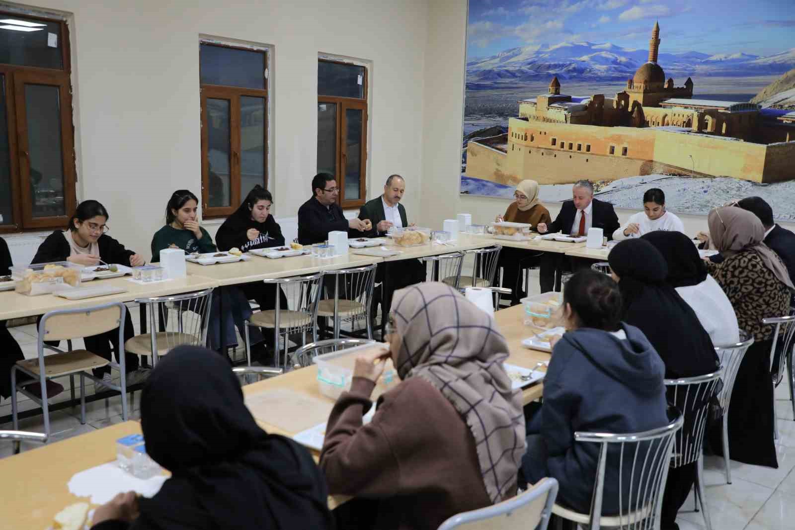 Ağrı&rsquo;da 12. sınıf &ouml;ğrencilerine &uuml;niversite sınavı hazırlık kampı
