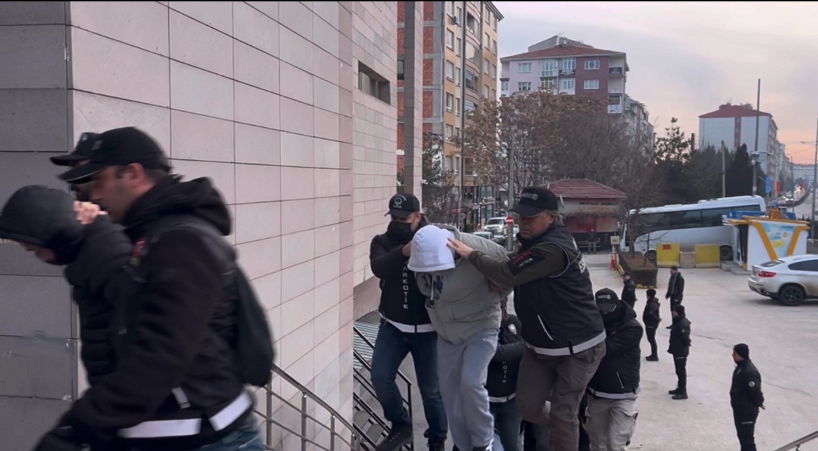 Eskişehir&rsquo;deki uyuşturucu operasyonlarında 7 tutuklama
