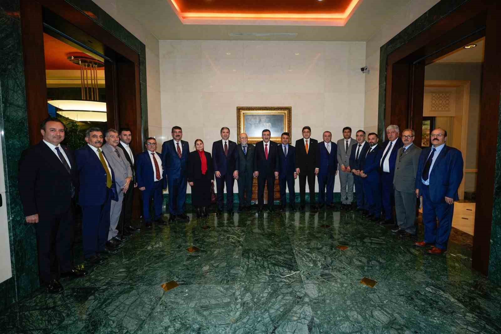 Cumhurbaşkanı Yardımcısı Yılmaz: "Avrupa’dan gelen Ezidi toplumu temsilcilerini Cumhurbaşkanlığı Külliyesi’nde misafir ettik"