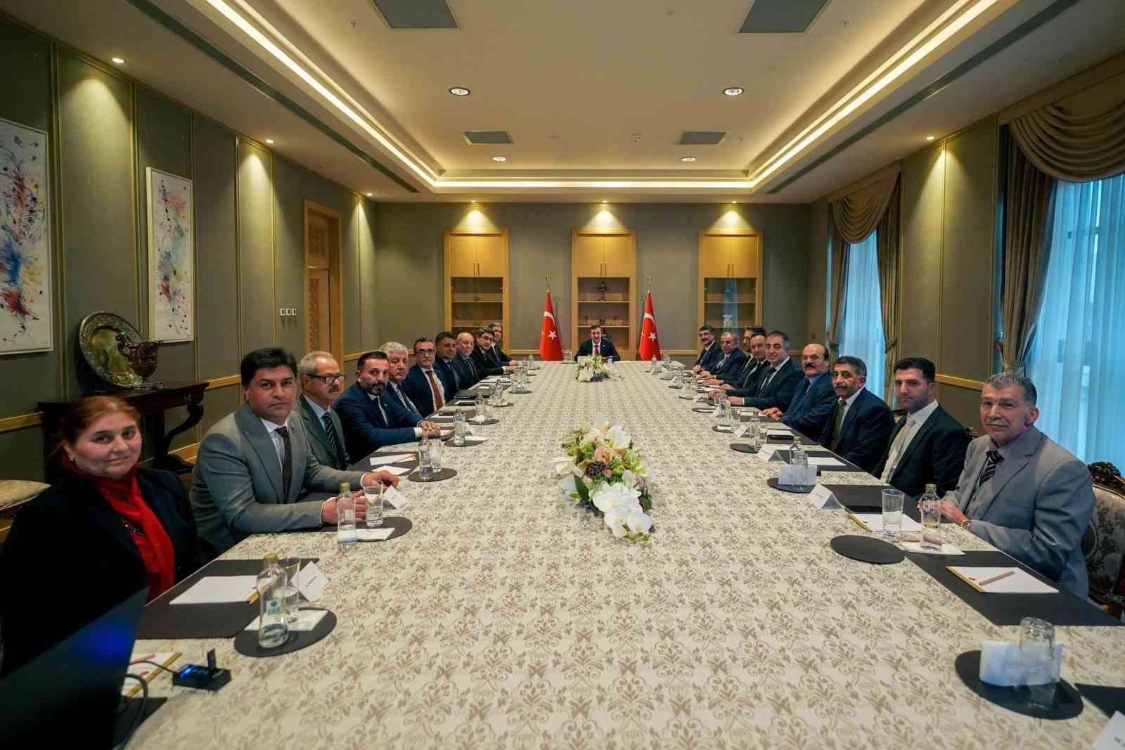 Cumhurbaşkanı Yardımcısı Yılmaz: "Avrupa&rsquo;dan gelen Ezidi toplumu temsilcilerini Cumhurbaşkanlığı K&uuml;lliyesi&rsquo;nde misafir ettik"
