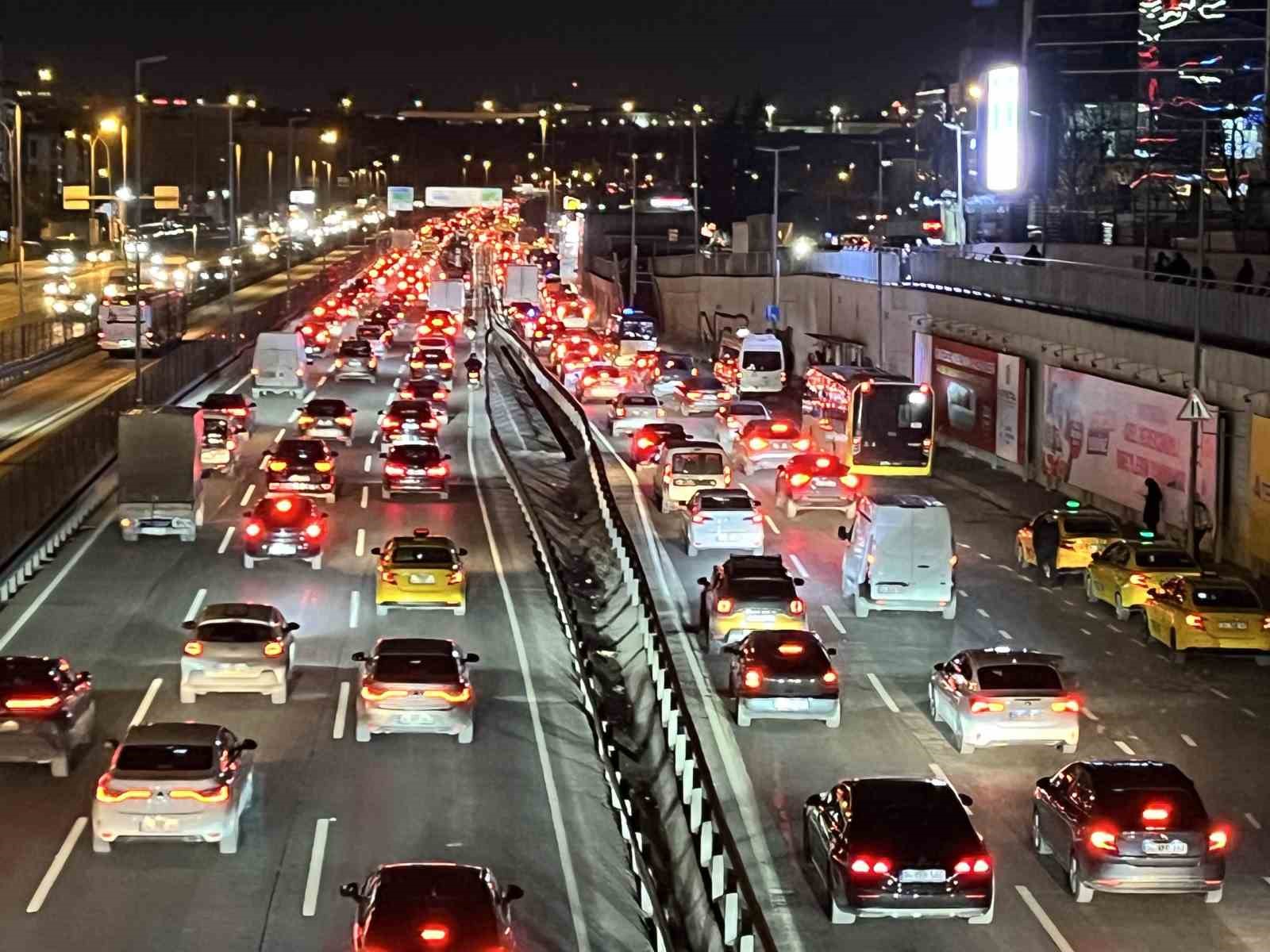 İstanbul’da trafik yoğunluğu yüzde 83’e ulaştı