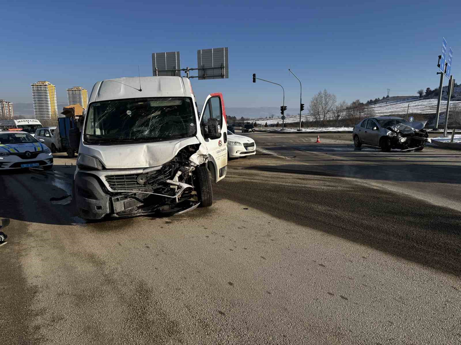 Kastamonu’da minibüs ile otomobil çarpıştı: 1 yaralı