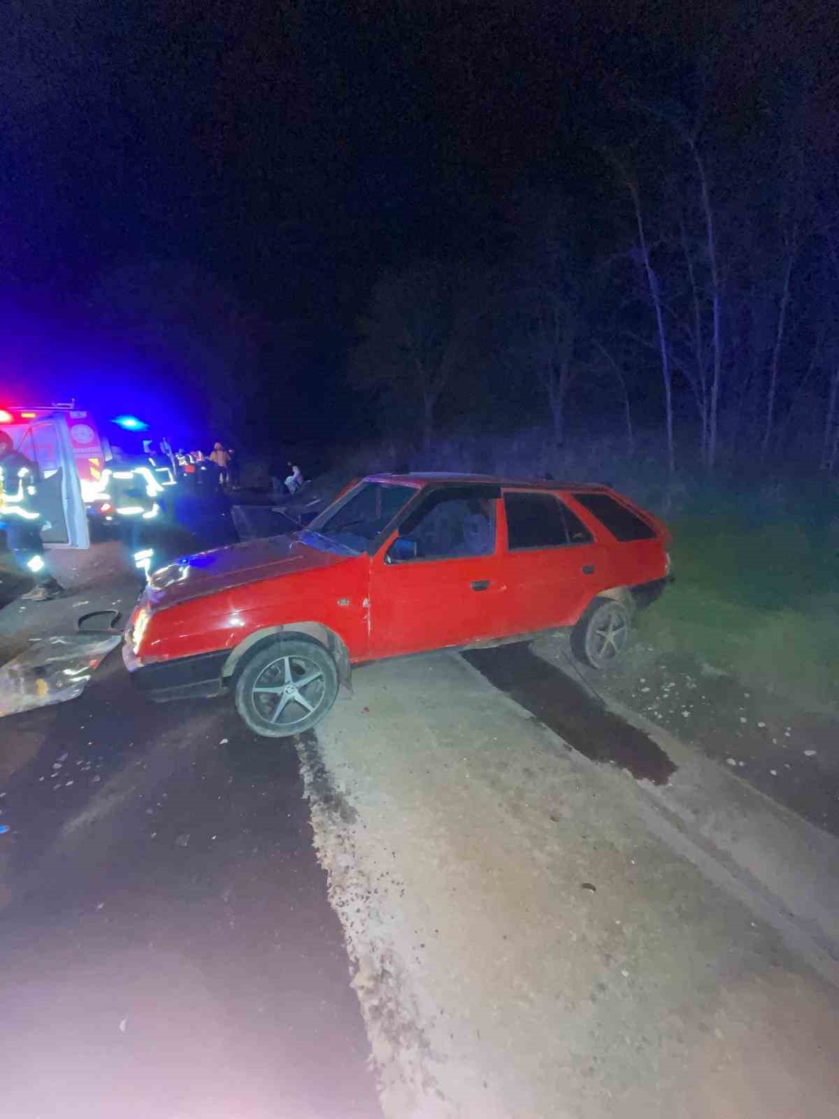 Kırklareli&rsquo;de otomobiller &ccedil;arpıştı: 6 yaralı
