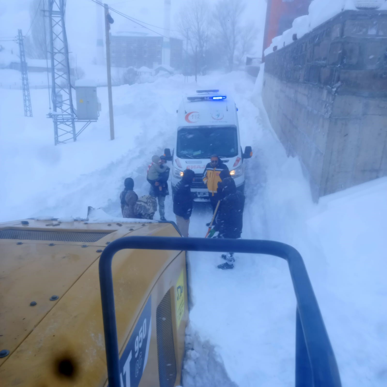Ağrı’da köylerde rahatsızlanan hastalar için ekipler seferber oldu