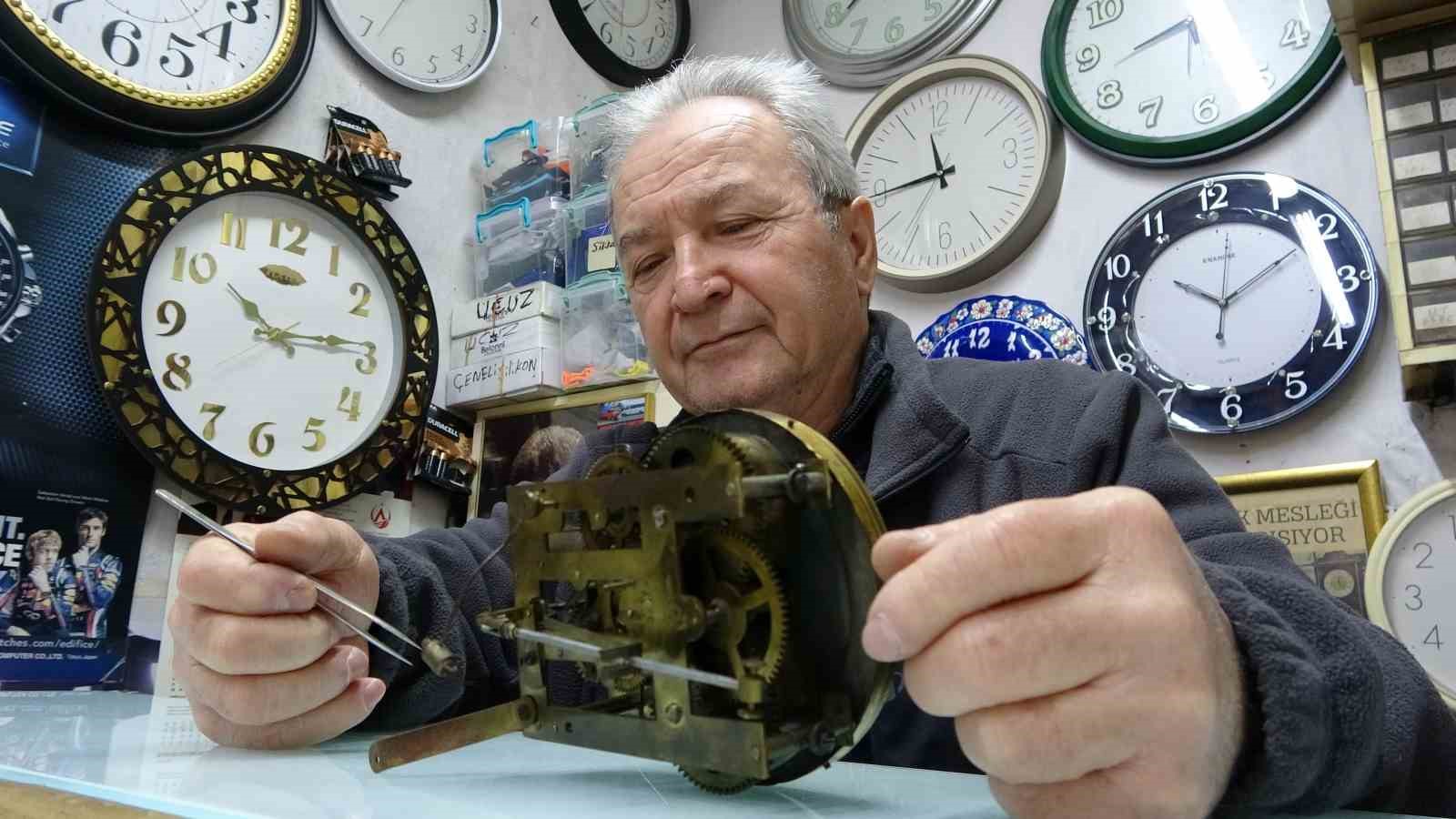 10 metrekare dükkanda 40 yıldır zamana ‘ince ayar’ veriyor