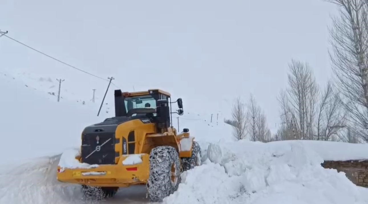 Şırnak’ta karla mücadele çalışmaları sürüyor