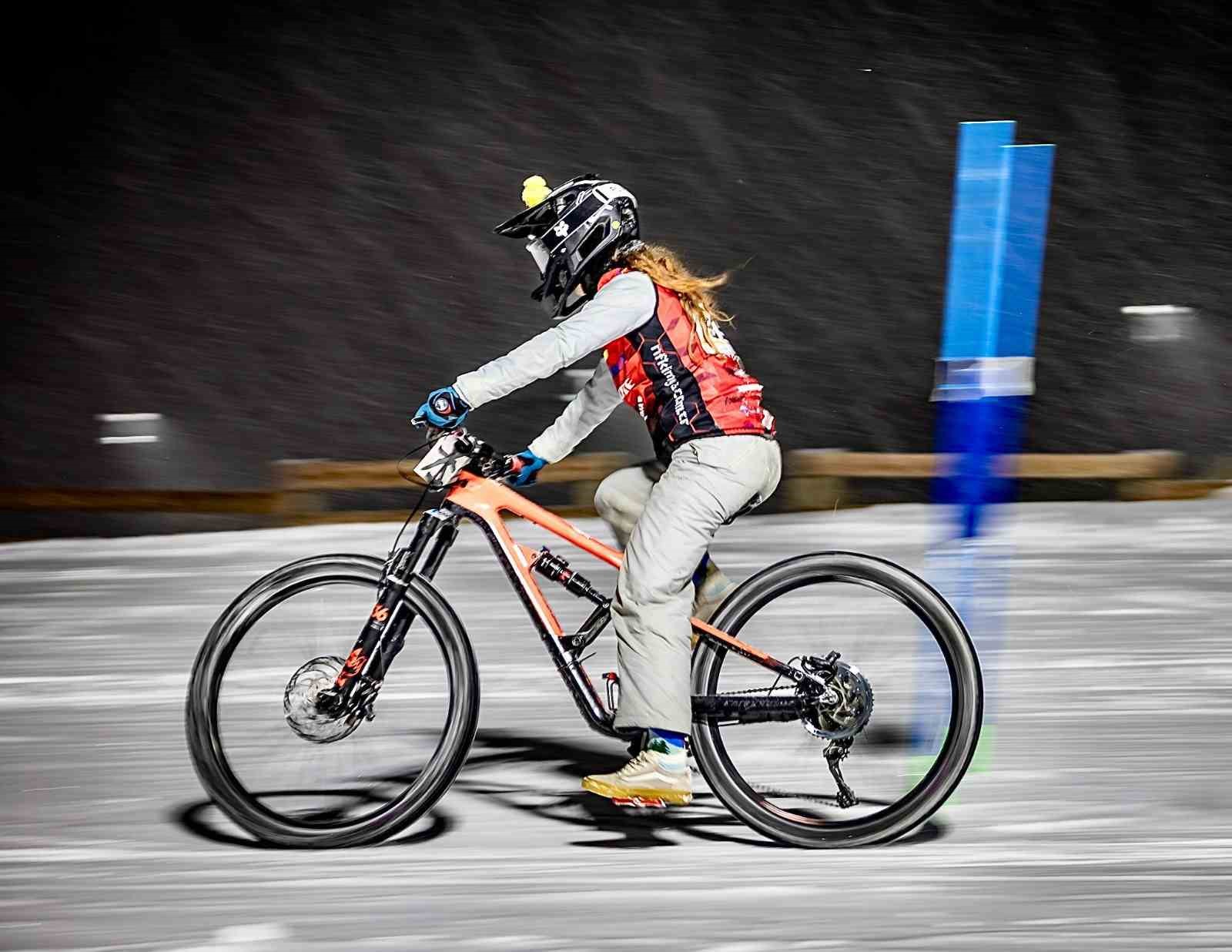 Denizlili sporcu Snow Bike Türkiye Şampiyonası’na damga vurdu