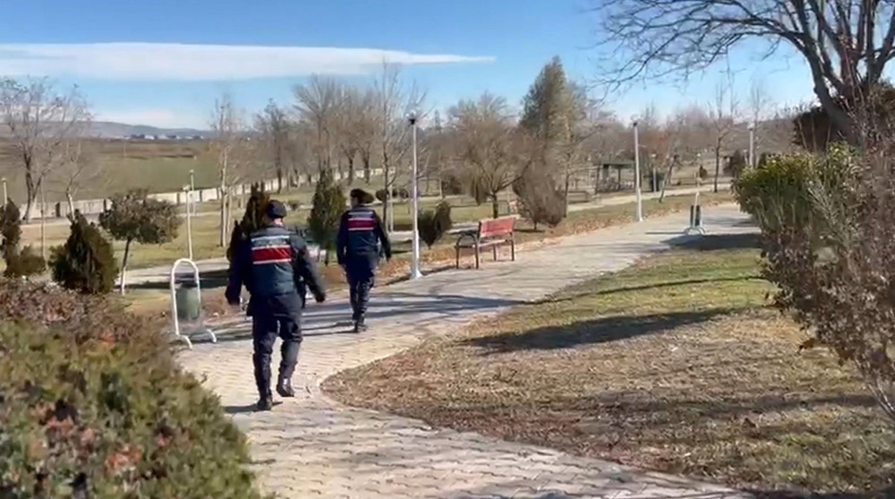 Gaziantep&rsquo;te jandarma uygulamasında 254 aranan şahıs yakalandı
