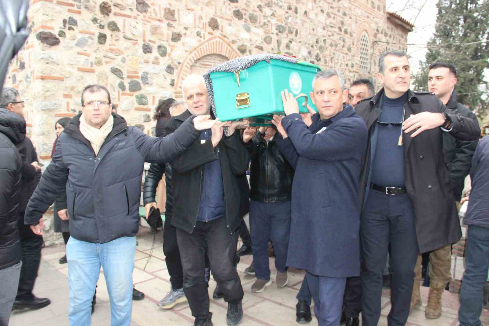 CHP Genel Başkanı Özel, Manisa’da cenaze namazına katıldı
