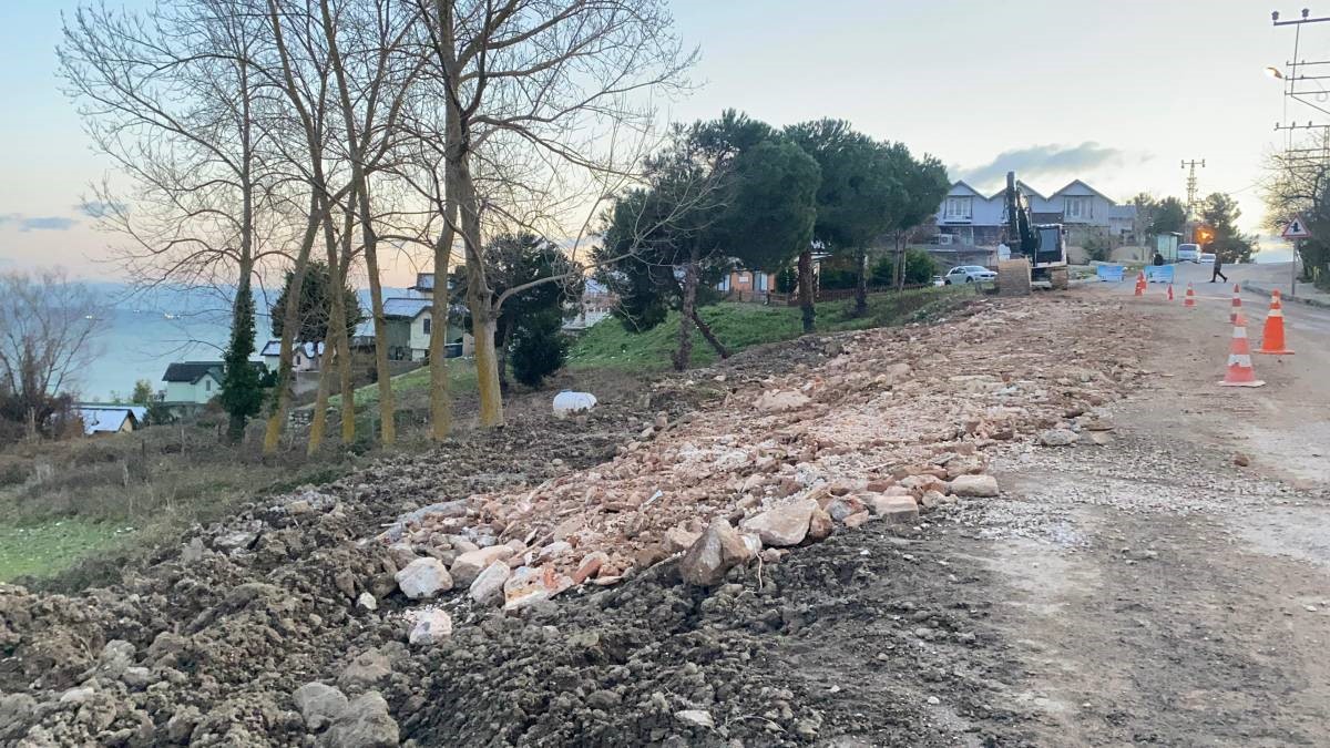 Sinop&rsquo;ta &ccedil;&ouml;ken yolda onarım &ccedil;alışmaları s&uuml;r&uuml;yor
