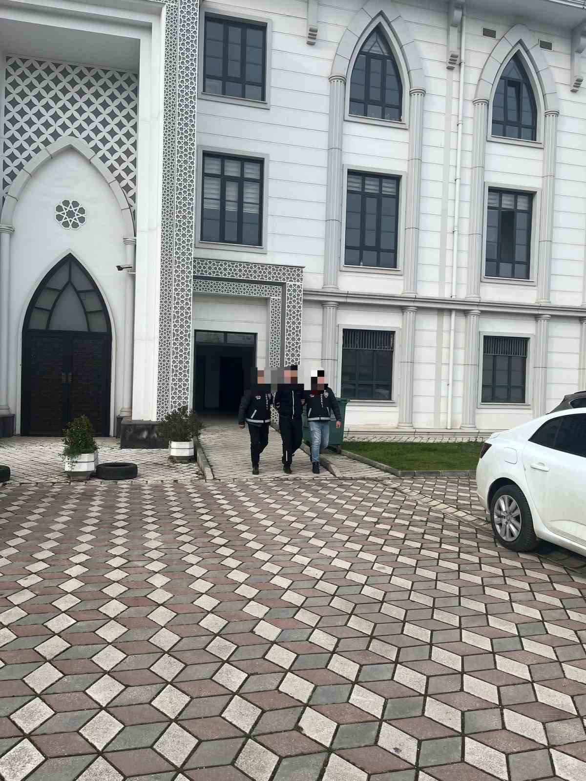 Kocaeli&rsquo;de otoparkta &ccedil;ıkan kavgada arkadaşını &ouml;ld&uuml;ren zanlı tutuklandı
