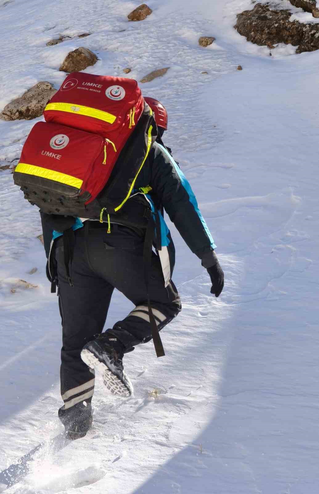 Nemrut Dağı eteklerinde hasta kurtarma operasyonu
