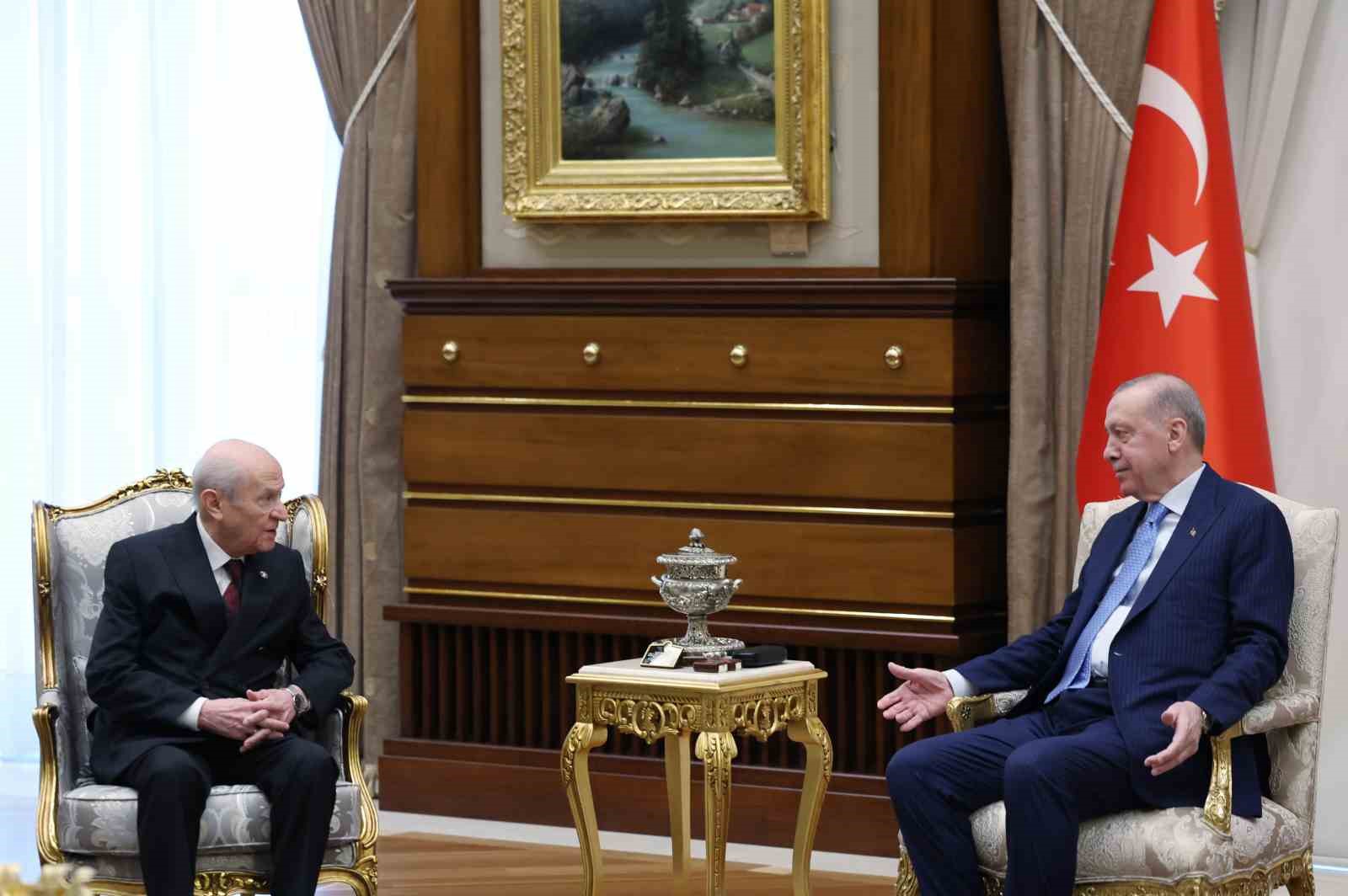 Cumhurbaşkanı Recep Tayyip Erdoğan ile MHP Genel Başkanı Devlet Bah&ccedil;eli&rsquo;nin g&ouml;r&uuml;şmesi başladı.
