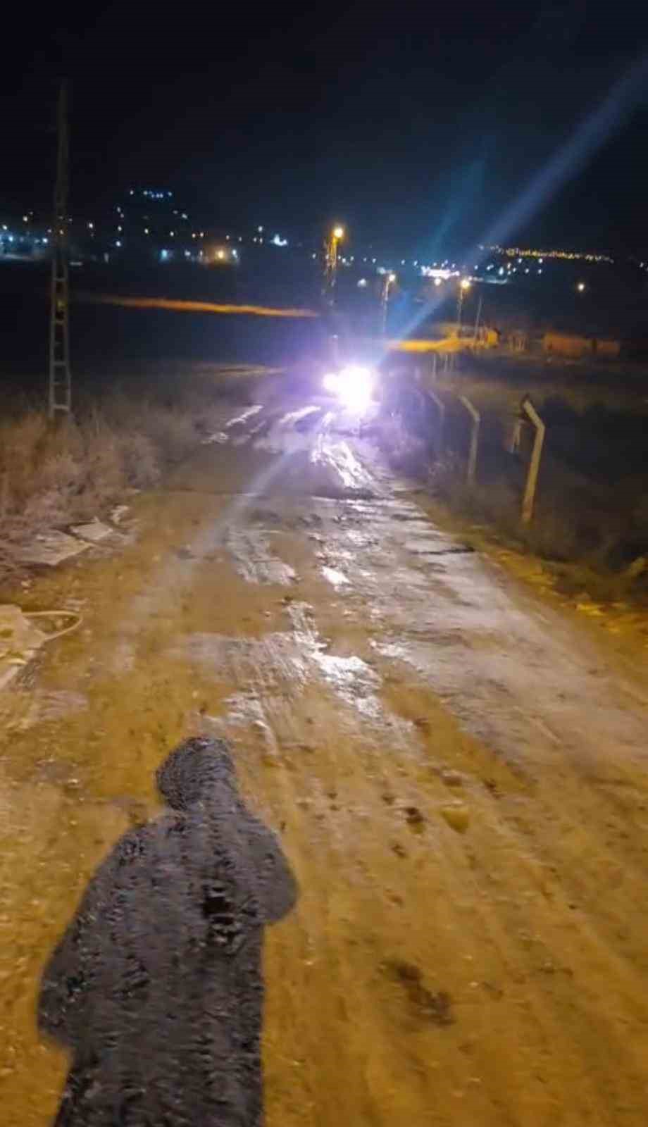 Elmadağlılardan belediyeye yol tepkisi
