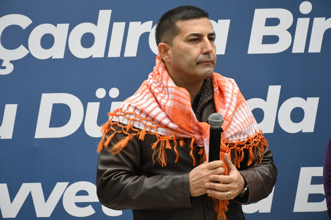 Kuşadası Belediyesi bazı birimlerini &ccedil;adıra taşıdı
