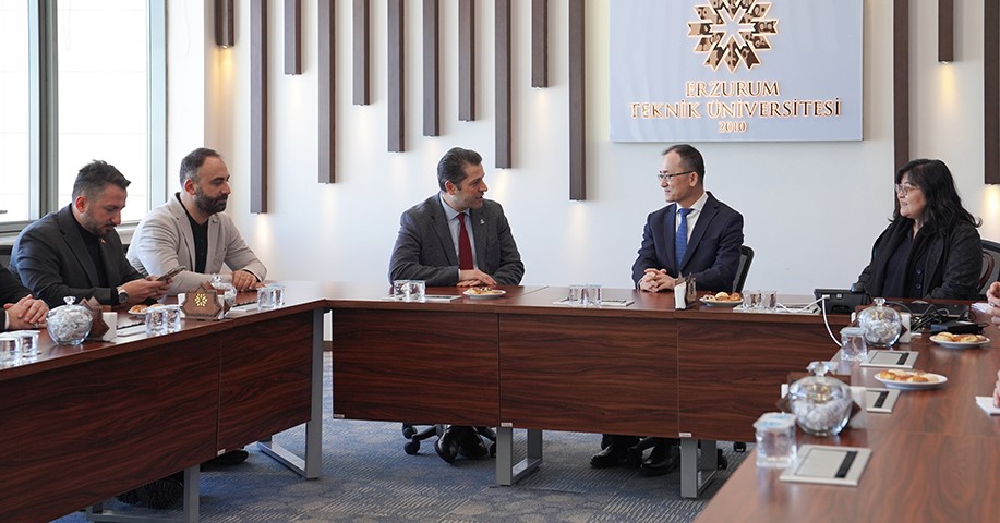 Çin Halk Cumhuriyeti Büyükelçisi Jiang Xuebin’den ETÜ’ye ziyaret