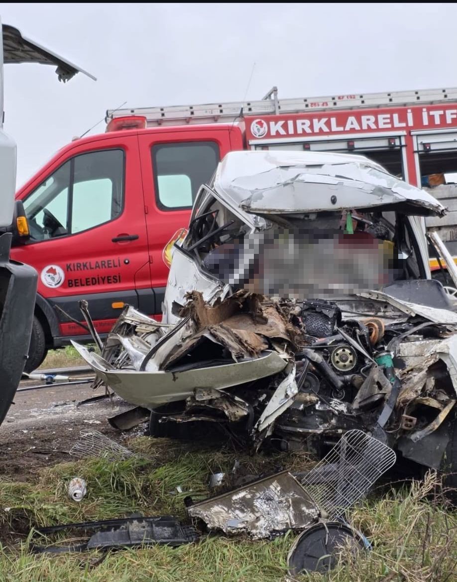Kırklareli&rsquo;nde feci kaza: 1 &ouml;l&uuml;, 1 yaralı
